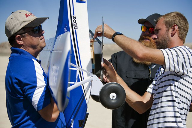 NASA-Armstrong-Flight-Research-Center-students-test-fly-Mars-Airplane-Prototype-2