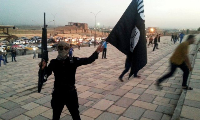 isis-fighter-in-mosul
