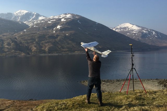 mavinci_plane_takes_off